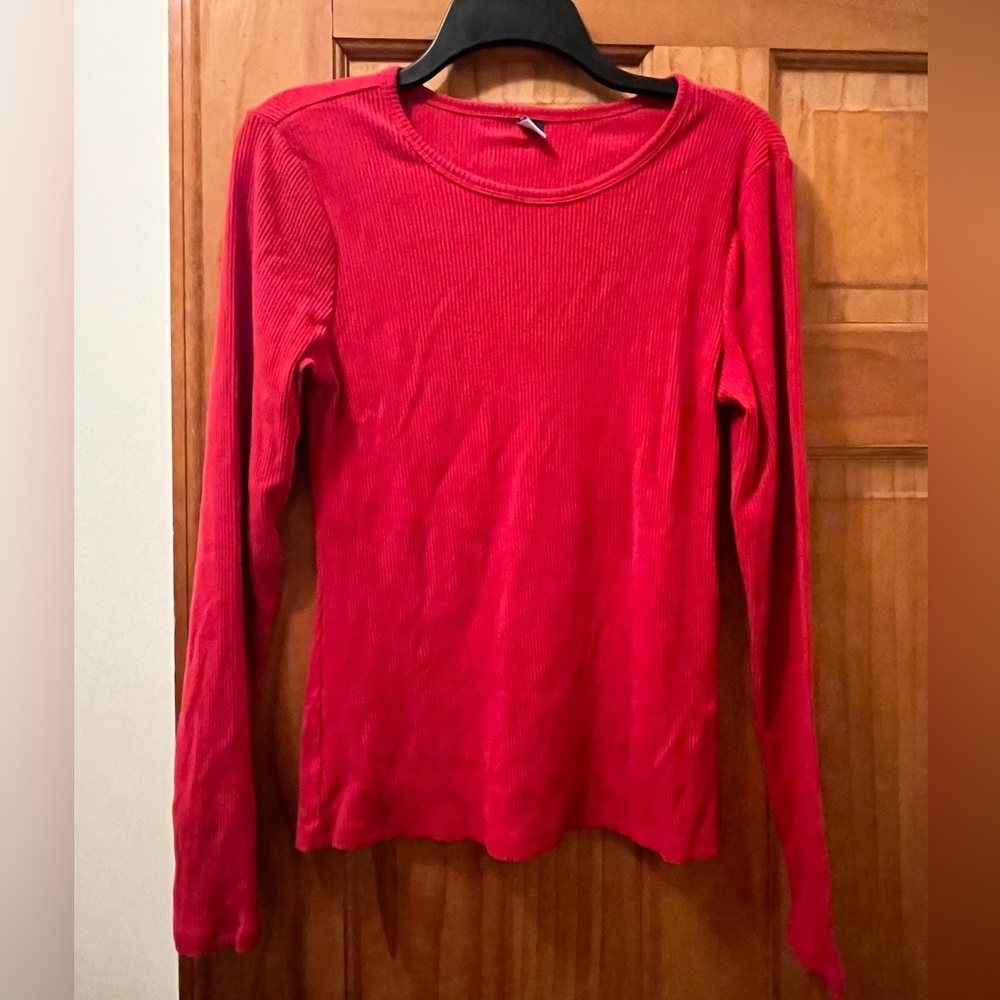 Old navy women’s red long sleeve shirt. Size large. Worn twice